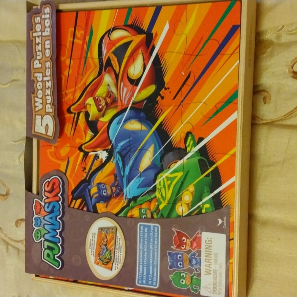 Disney PJ MASKS 5 Wood Puzzles in a handy storage box